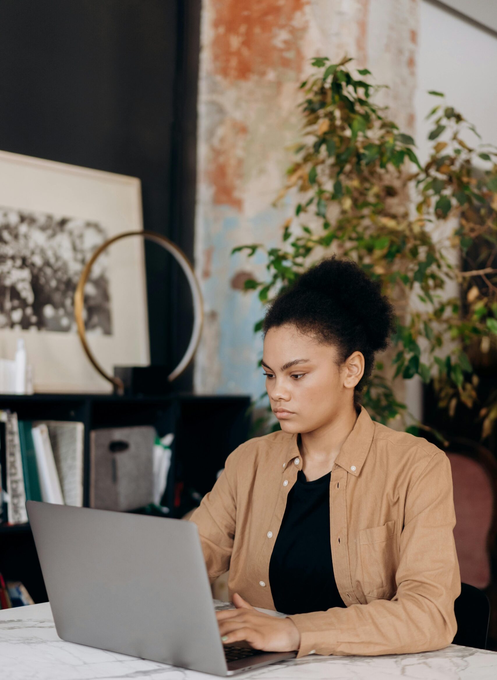 pexels-mikhail-nilov-6894003